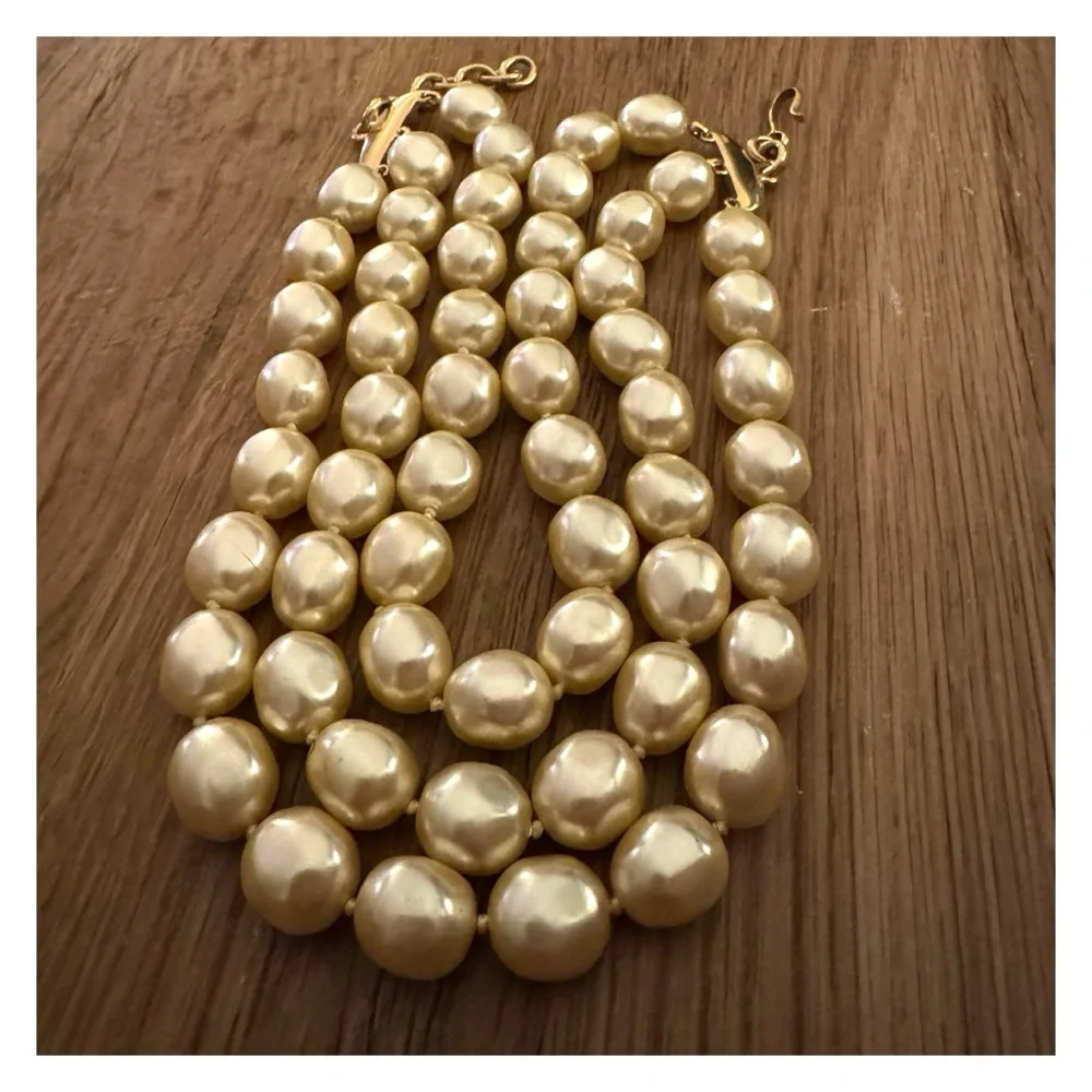 Vintage Monet Triple Strand Pearl Choker - Picture 6 of 13